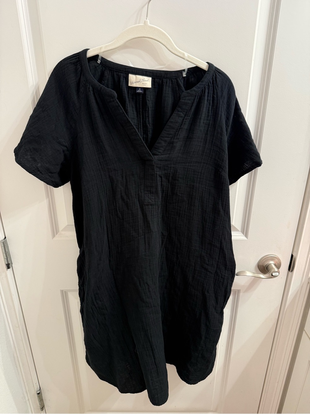 Universal Thread Black V-Neck Tunic